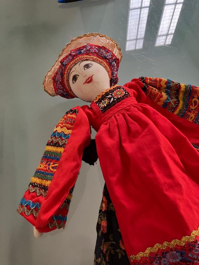 Bambola di pezza in costume tipico