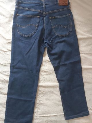 Pantalón vaquero azul, de Lee