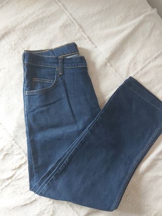 Pantalón vaquero azul, de Lee