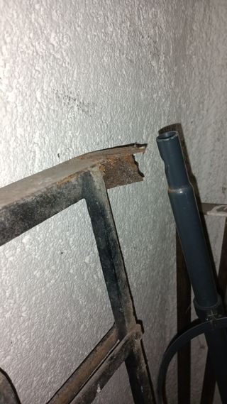 Reja de forja fijación de garra.