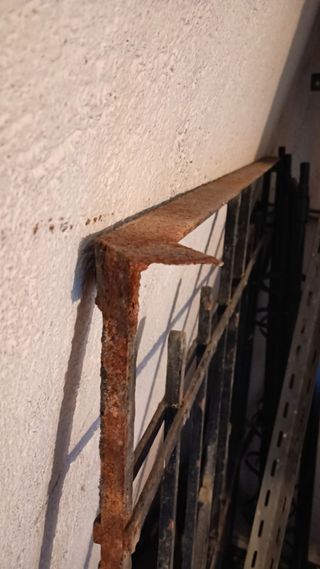 Reja de forja fijación de garra.