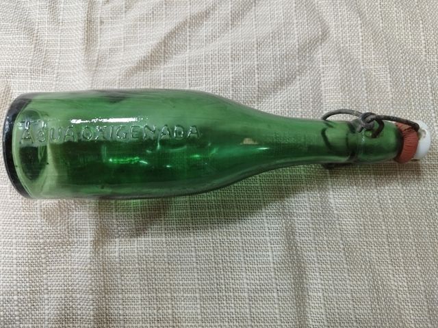 Botella antigua de agua oxigenada