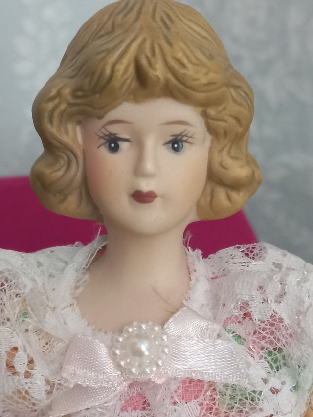 Muñeca porcelana