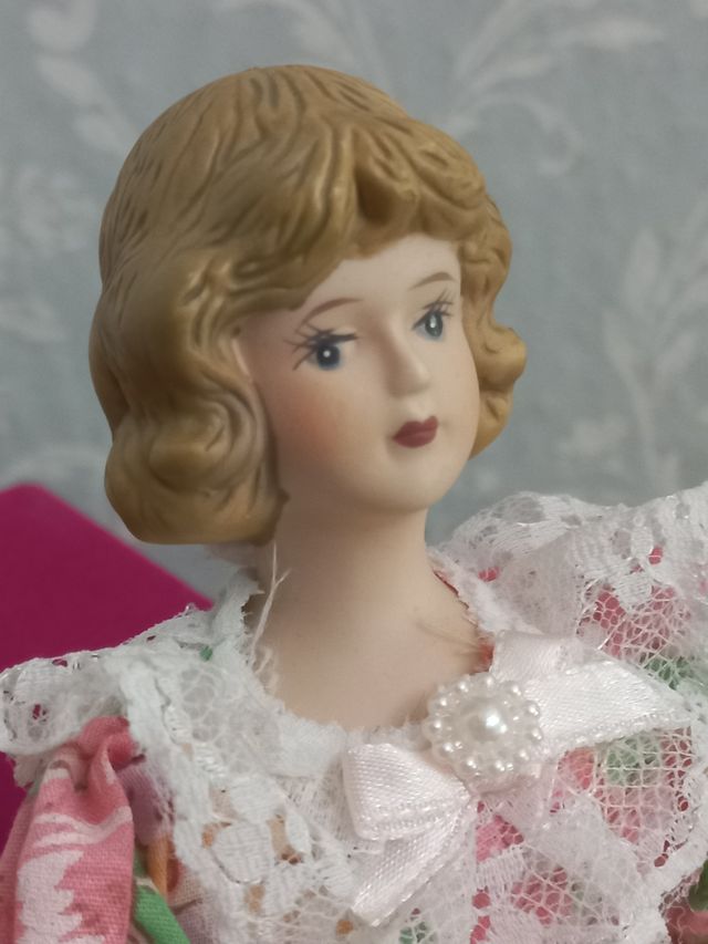 Muñeca porcelana