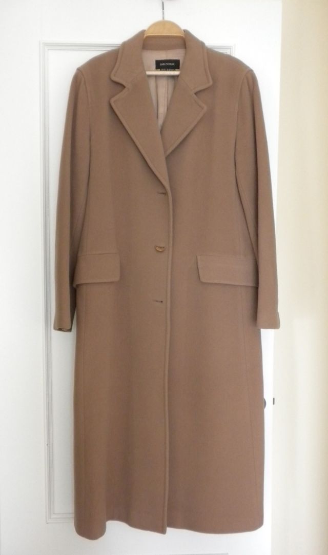 Abrigo beige largo de lana