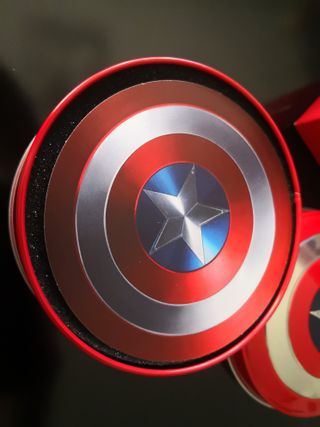 Moneda Escudo Capitán América de Marvel.