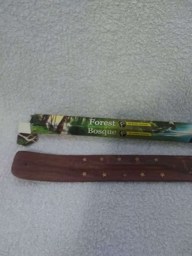 Porta incienso y incienso bosque