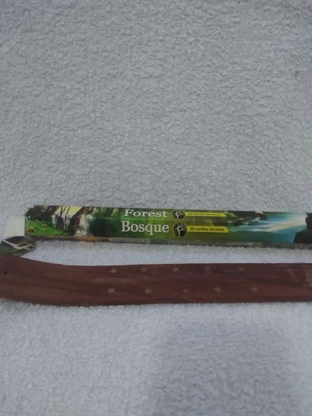 Porta incienso y incienso bosque