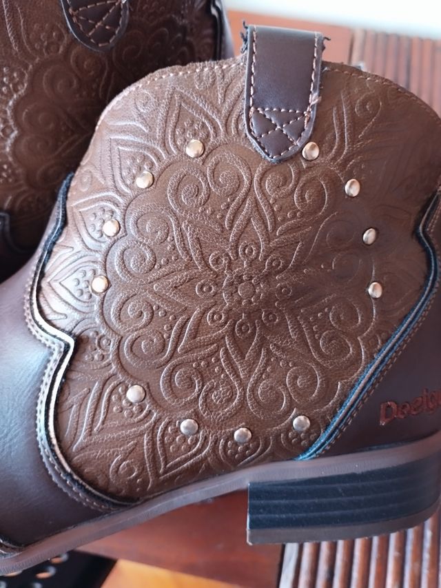 Stivaletti marroni Desigual 