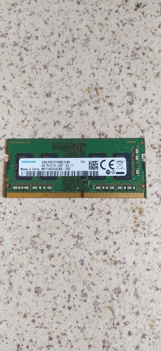 Placa memoria RAM DDR4 SAMSUNG...es de 4gb.
