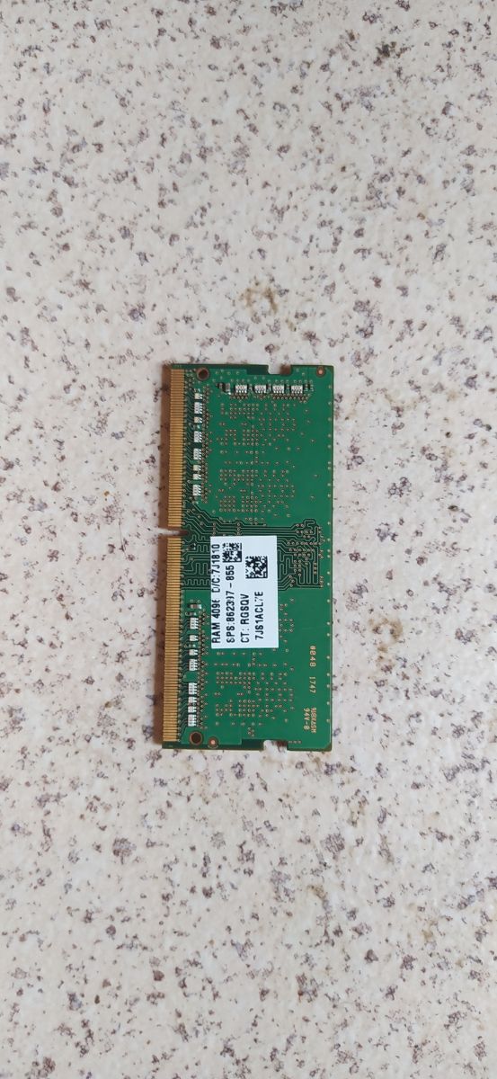 Placa memoria RAM DDR4 SAMSUNG...es de 4gb.