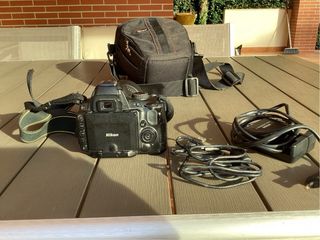 Camara NIKON D5000 con estuche.