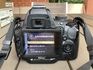 Camara NIKON D5000 con estuche.