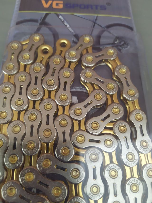 Cadena 10v Bicolor 116 eslabones huecos. NUEVA.