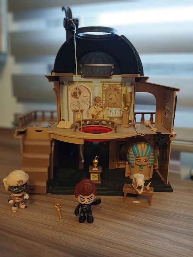 Pinypon action robo en el museo