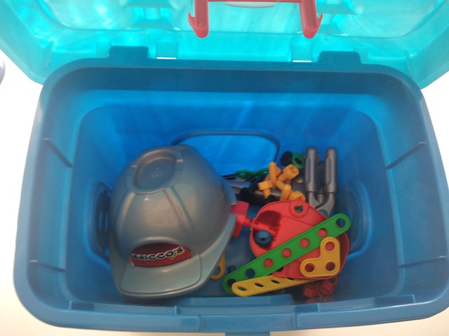 Banco de herramientas de juguete, como nuevo