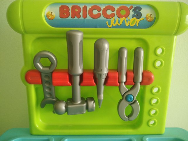 Banco de herramientas de juguete, como nuevo