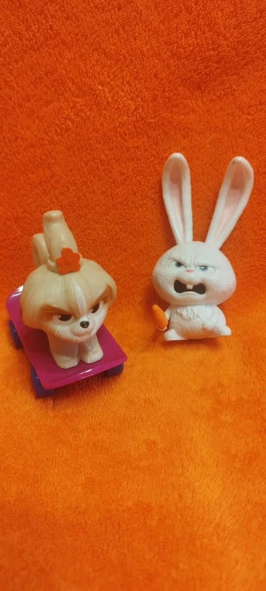 Giocattoli per animali domestici con pompon e margherite