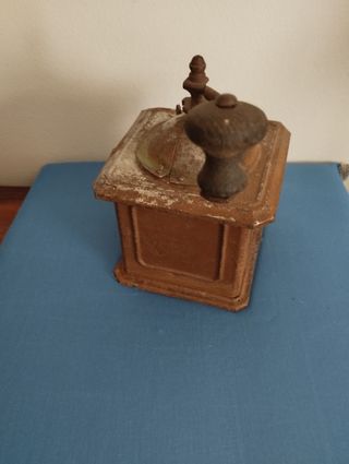 Antiguo molinillo de café Elma