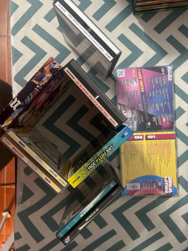 Lote .14.i like fiesta blanco y negro y 100 exito