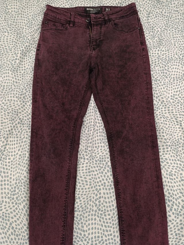 Pantalón vaquero granate oscuro ajustado bershka