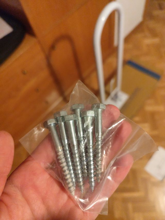 Soporte barra abatible seguridad baño WC