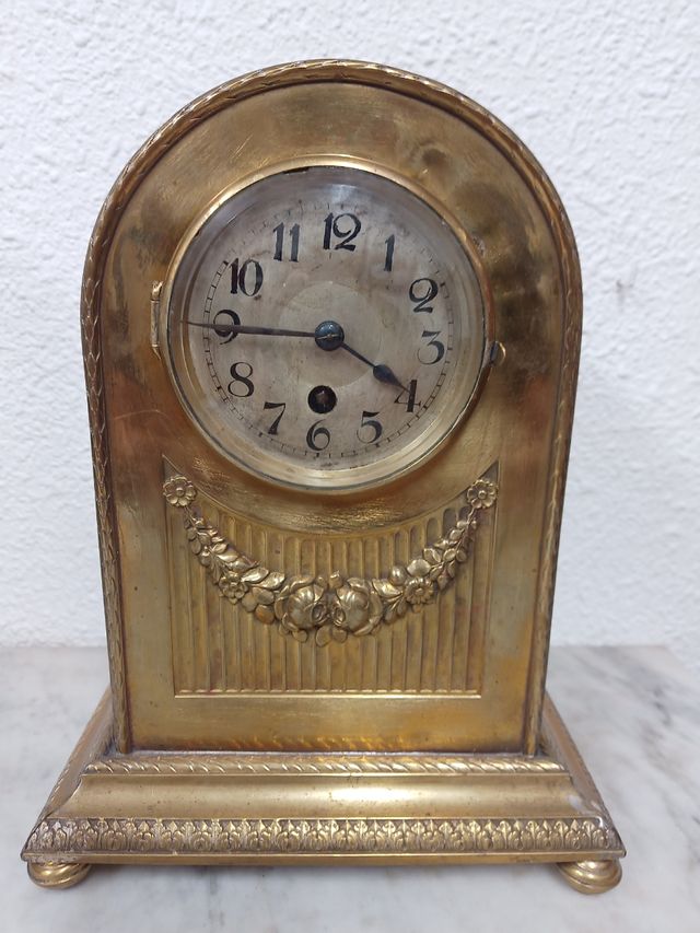 Reloj antiguo modrenista
