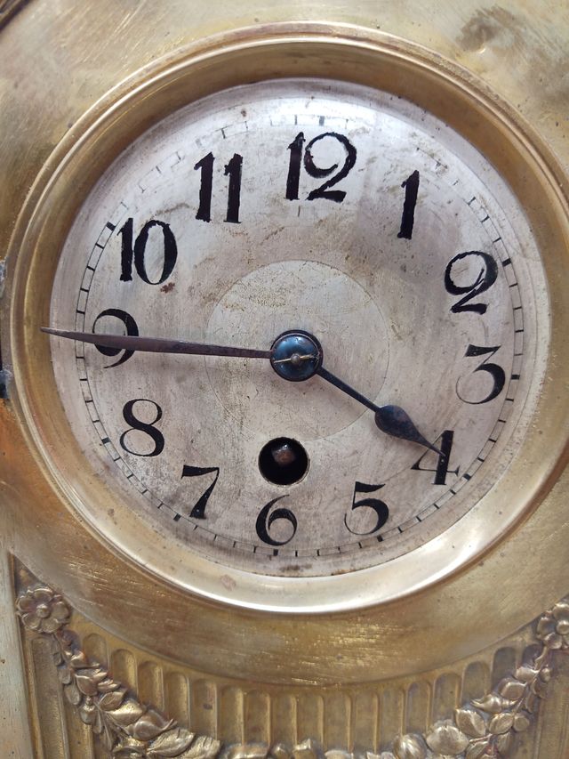 Reloj antiguo modrenista