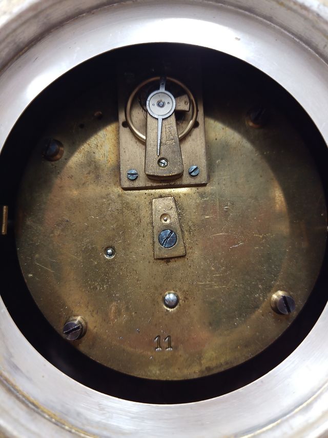 Reloj antiguo modrenista