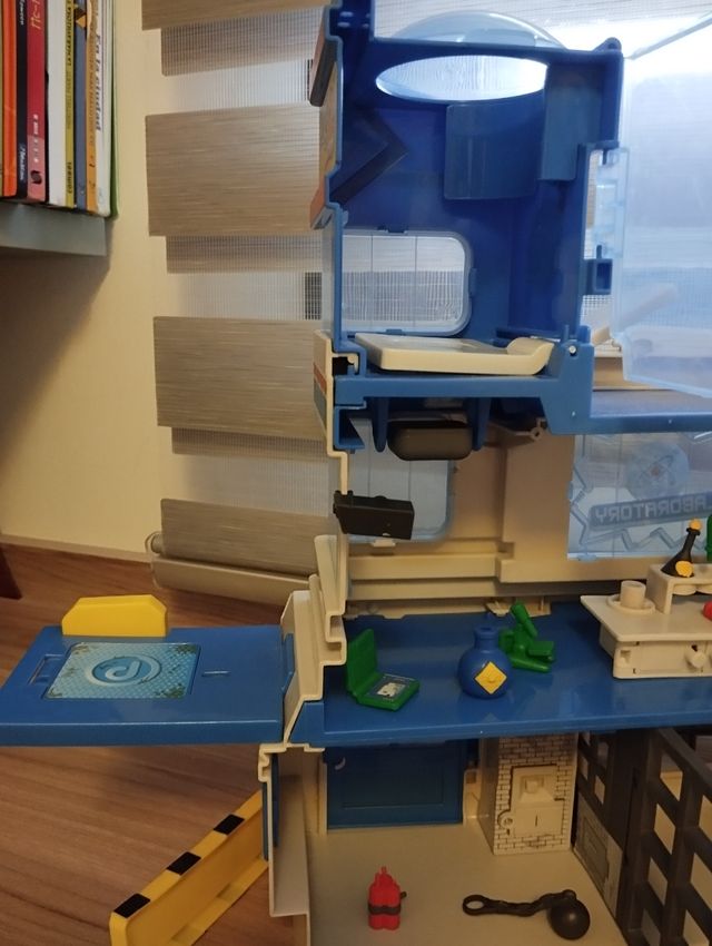 Pinypon action trampas en la comisaría