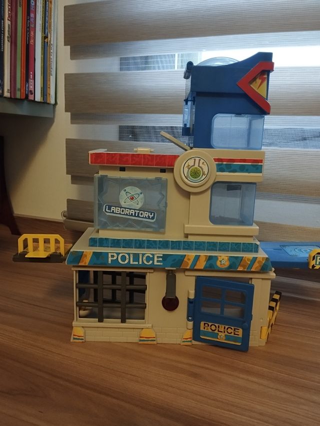 Pinypon action trampas en la comisaría