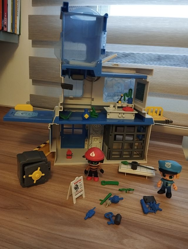 Pinypon action trampas en la comisaría