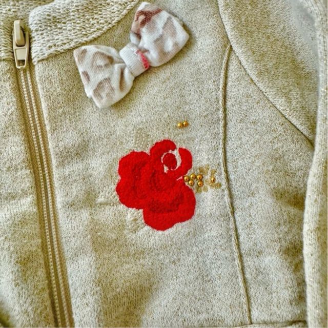 Completo tutina color oro con applicazioni 3 mesi