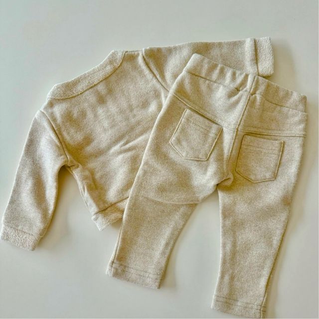 Completo tutina color oro con applicazioni 3 mesi