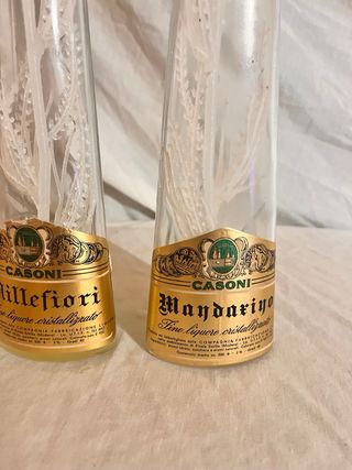 Bottiglie di liquore vintage vuote