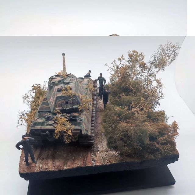 KING TIGER - NORMANDIA 1944 - DIORAMA 1/35 WWII