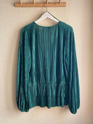 Blusa verde plisada - zara