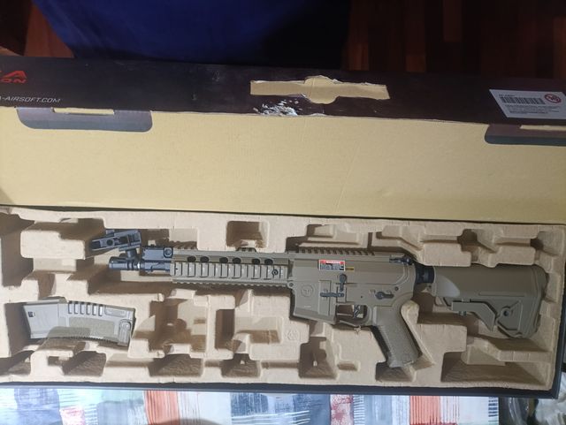 Fusil Amoeba 008 con traje incluido