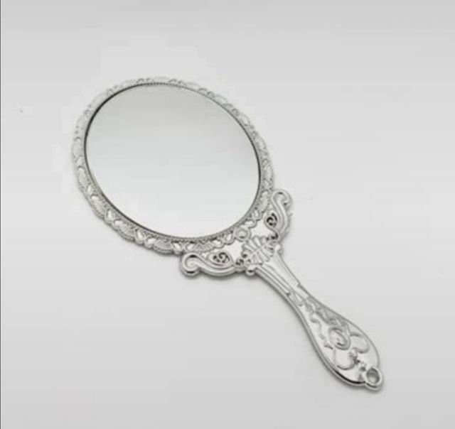 Espejo de mano plateado. Vintage.