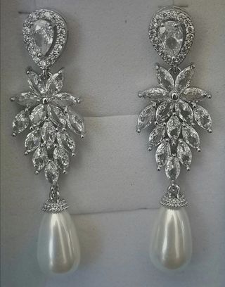 Pendientes novia nuevos. A estrenar.