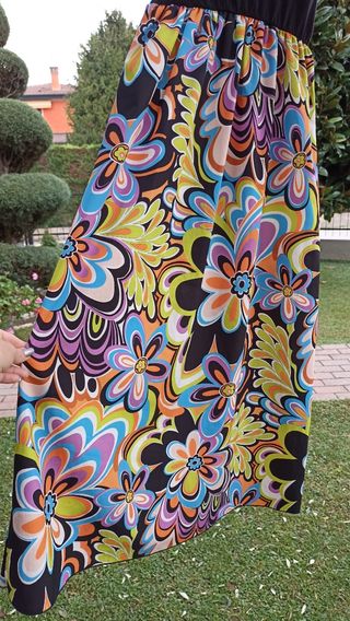 Vestito con gonna floreale