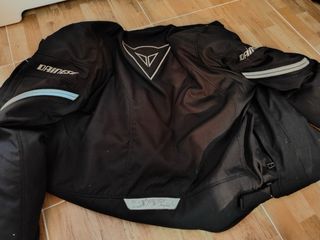 Chaqueta chico de cordura para moto Dainese. 
