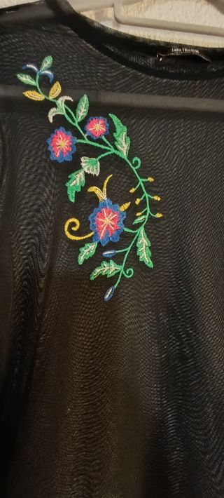 Camisetas de gasa . Zara 