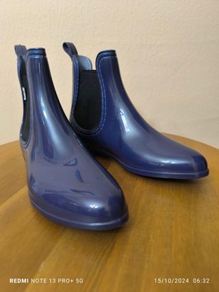 BOTAS DE AGUA MUSTANG