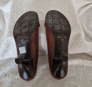 Zapato de piel de tacón