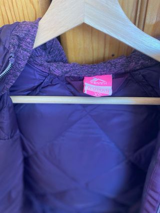 Chaqueta alochada con capucha