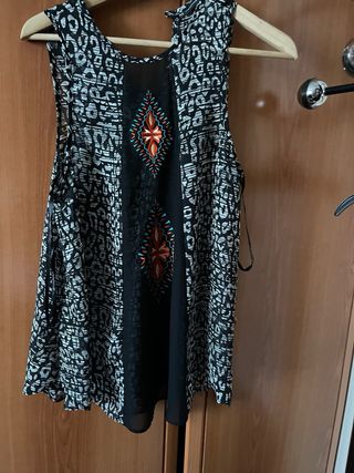 Blusa floja y bastante transparente