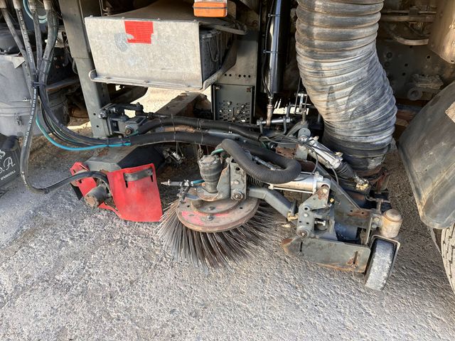 IVECO BARREDORA BUCHER CITYFANT 60