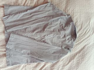 Sobrecamisa tipo impermeable