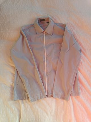 Sobrecamisa tipo impermeable